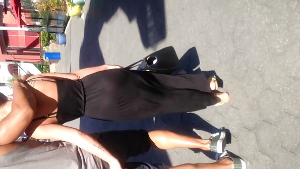 Seksi cleaning lady ngisep kontol