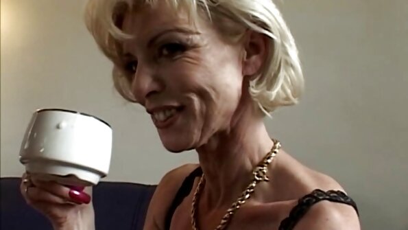 Wanita super bungah entuk apa sing dikarepake