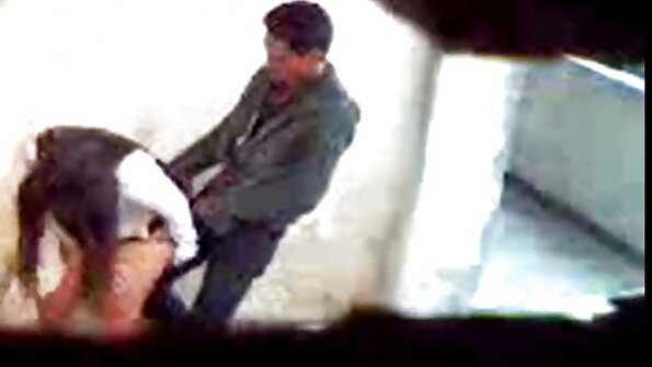 Candice wani nuduhake jago ireng amba karo dheweke brunette kanca