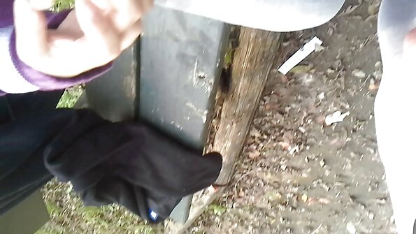 Claudia Maries mancep hard nganti dheweke orgasme