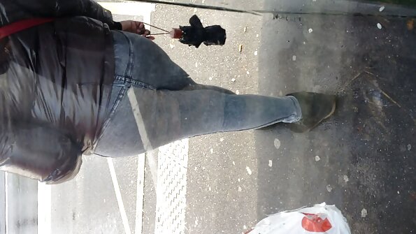 Wanita mesum nyebar sikile mbukak amba