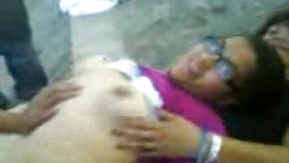 Gracie ngagem kostum kulit nalika kurang ajar