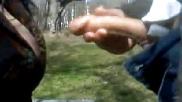 Bocah wadon loro sing arep seneng-seneng