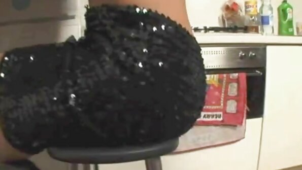 Great looking brunette seneng dheweke pepadhamu kontol