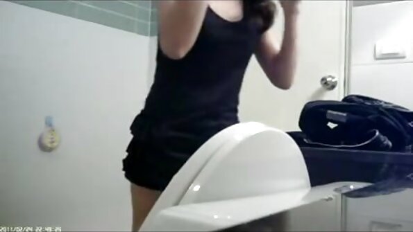 Tanned brunette Tia Cyrus pleasuring ireng stallion