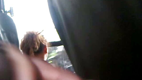 Ravishing brunette Abigail Mac dilat dheweke konco sak kamar kang irisan