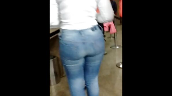 Ayu, pirang wadon tak dheweke pus dilatih