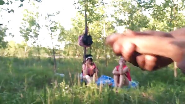 Seksi tanned putri nemu pitik jago ing dheweke bolongan