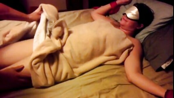 Lucky kandang jaran pound loro sensual Euro babes ing wektu sing padha