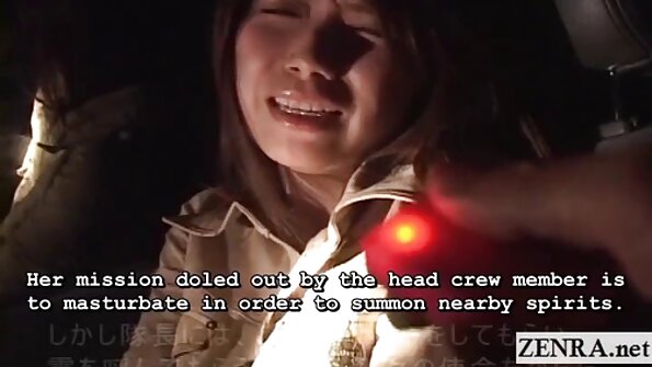 Brunette ibu Polandia dheweke woh pir ing dheweke kathok