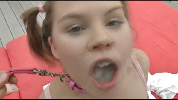 Blond MILF njupuk ing loro gedhe manhood