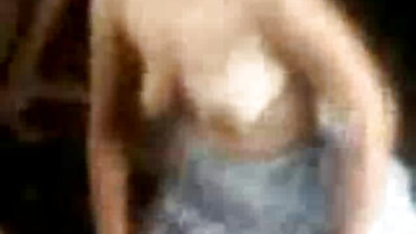 Pirang ayu penetrates dheweke pus karo dildo nalika njupuk assfucked