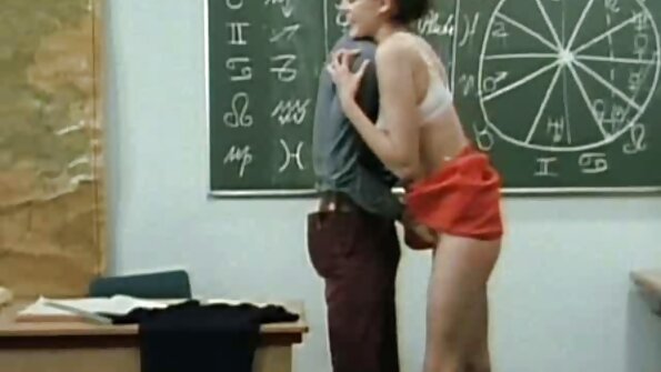 Wong wadon ayu padha pesta kaya wong edan