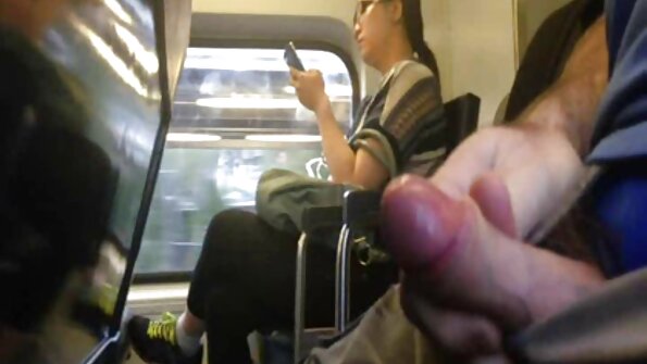 Cory Chase kurang ajar enom saperangan ing kursi